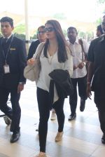 Aishwarya Rai Bachchan snapped at the airport on 2nd Aug 2015